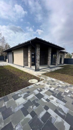 Сучасний будинок 125 м² з газом, великою терасою та автоматичними воротами - фото 1