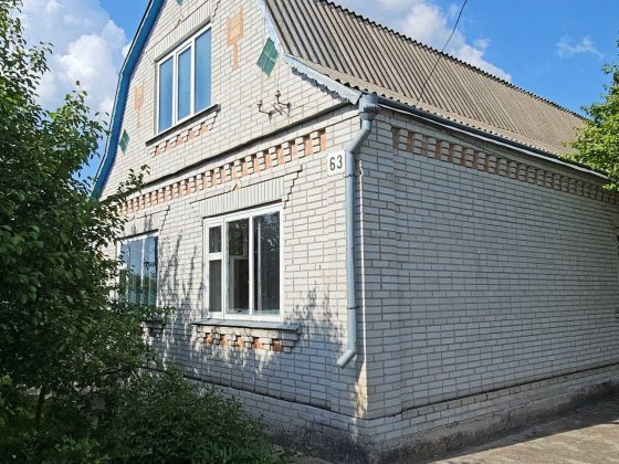 Будинок в м. Яготині – міцний надійний, з усіма комунікаціями Є відноогляд Яготин