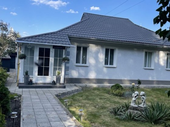 Будинок Київська обл | Біля центру та річки | Баня та 2 гаражі | 12 соток