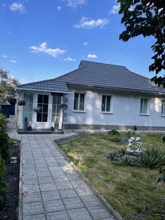 Будинок Київська обл | Біля центру та річки | Баня та 2 гаражі | 12 соток - фото 1