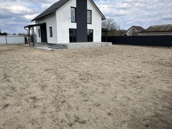 Будинок в лісовій локації біля школи та садочку Немішаєве