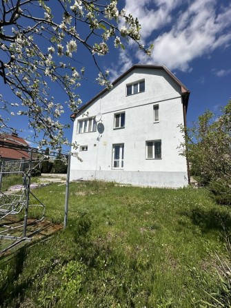 Садавий будинок в селі Бузова , заходь і живи! - фото 1