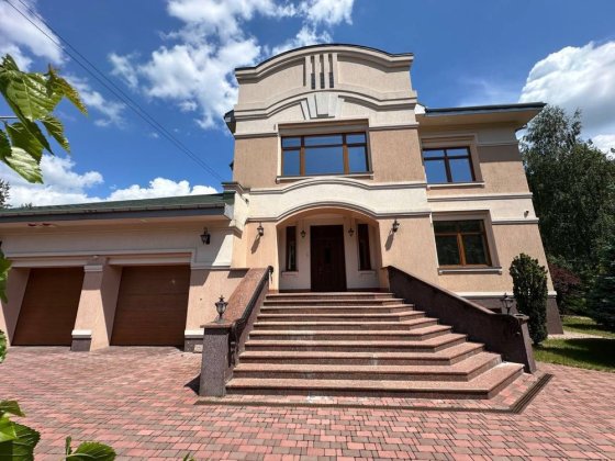 Розкішний маєток з виходом у ліс. Блиставиця. Газ. Без комісії%