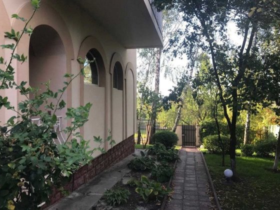 Затишний 2-поверховий будинок 180 м², 13 соток, с. Забуччя, сосновий ліс Забуччя
