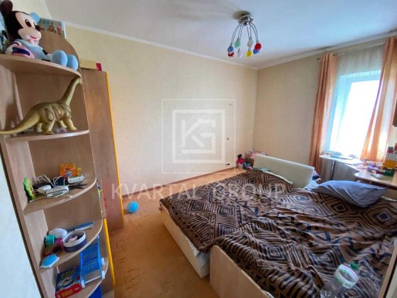 Капітальний заміський будинок 180 м² із цокольним поверхом та великою доглянутою ділянкою 13 соток у Забуччя