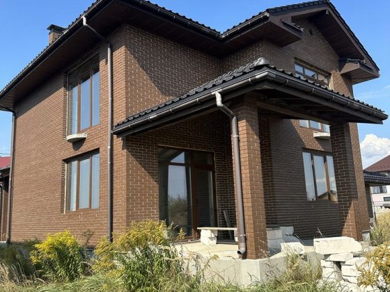 Продаж без комісіі! С.Зазимʼя,ділянка 10 соток , будинок 215 м2