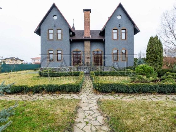 Унікальний середньовічний замок в Зазим'ї Зазим'я