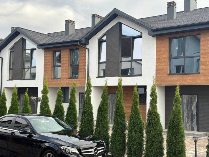 Продаж будинку 105м2 в таунхаусі, земля, паркомісце, 3км від Києва - фото 1