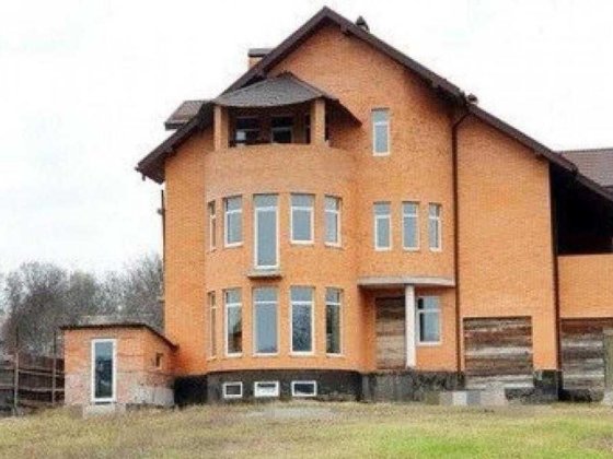 Цегляний будинок без ремонту в с. Іванковичі Іванковичі