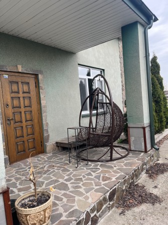 Продається сучасний двоповерховий будинок 154 м.кв у тихому та зеленому місці — с. Зазим’я, вул. Сав - фото 1