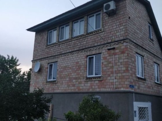 Продам свой 3-х этаж частный дом 7 км от Киева с.Круглык Вита-Почтовая Круглик