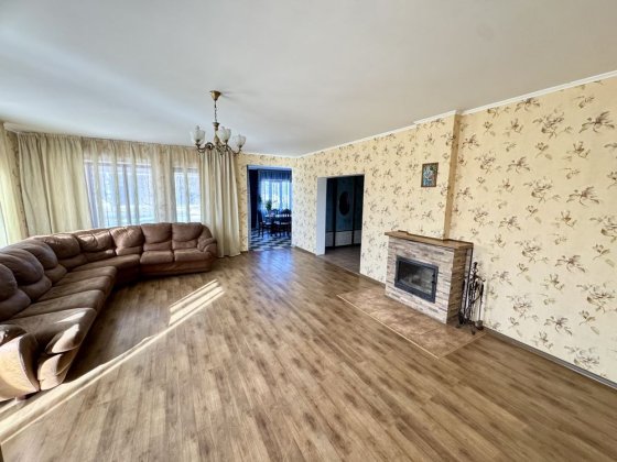 Будинок з ремонтом 290 м², 31 сотка землі, гараж на 2 авто, Красилівка Красиловка