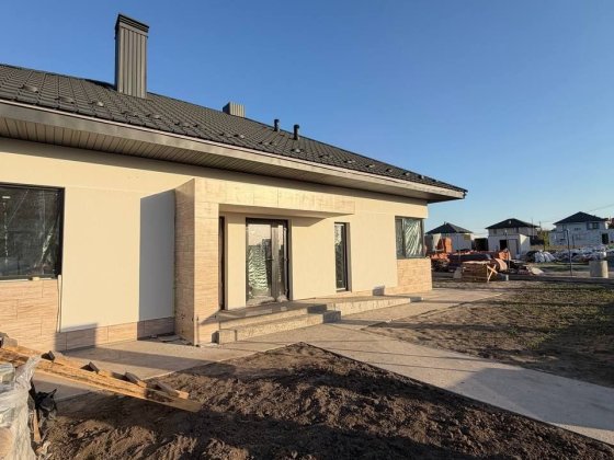 Продаж одноповерхового будинку в селі Іванковичі  130м2, 7.5 соток  170000уо Іванковичі