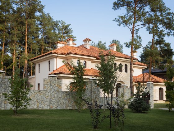 Продаж VIP-будинку 460м² + 21 сот, сосновий лiс, на воду Лебедевка