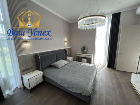 Продаж сучасного нового будинку в містечку з озерами. Крушинка