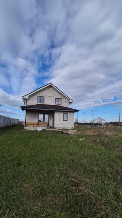 Продам двоповерховий будинок у с. Микуличі, Київська область - фото 1