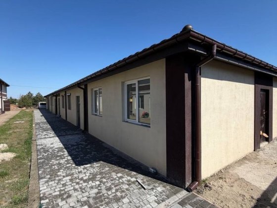 Кутовий одноповерховий таунхаус 60,8 м² у с. Мила, ділянка 1,83 сотки — $43 500. Оформлення 2% Милая