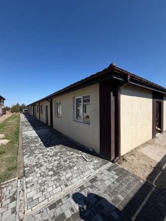 Кутовий одноповерховий таунхаус 60,8 м² у с. Мила, ділянка 1,83 сотки — $43 500. Оформлення 2% - фото 1