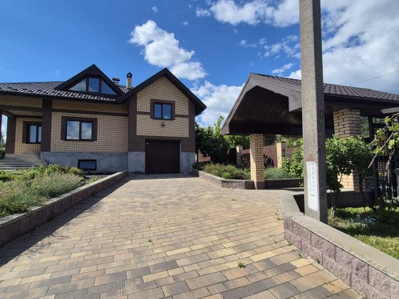 Продаж будинку 220 м2 в Михайлівці-Рубежівці, 17 соток, підвал, єОселя Михайлівка-Рубежівка
