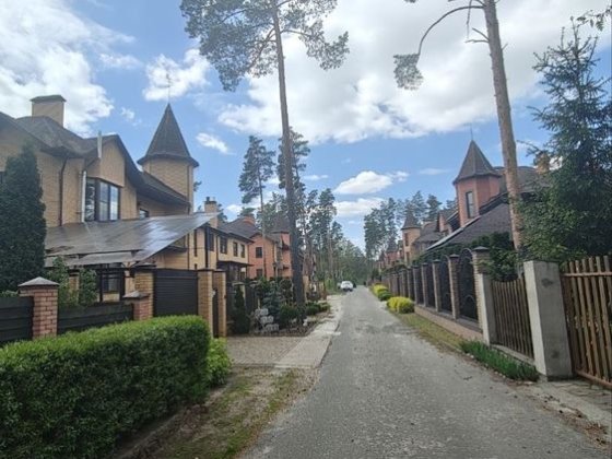 Будинок в закритому містечку біля озера та лісу без % в Мощуні Мощун