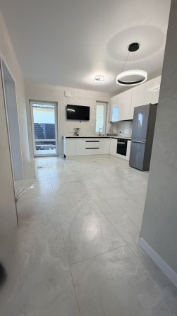 Топова пропозиція!Продаж сучасного дуплекса з ремонтом в с. Тарасівка! - фото 1