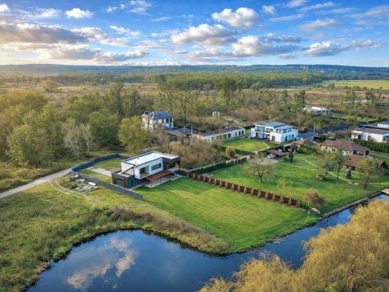 Будинок біля води  у КМ "Azimut", 233 кв.м. + тераси, ділянка 22 сотки