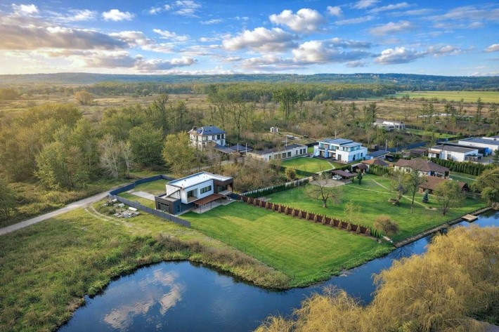 Будинок біля води  у КМ "Azimut", 233 кв.м. + тераси, ділянка 22 сотки - фото 1