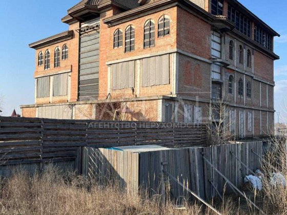 Будинок 2000 кв.м. під м.Вишгород (с. Осещина) з виходом на р.Дніпро