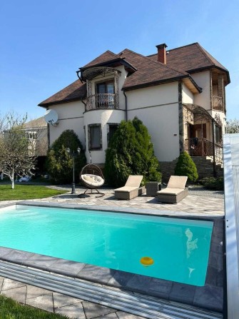 Просторий будинок 373 м² на зеленій тихій вулиці | Басейн | Пухівка - фото 1