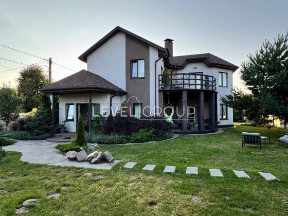 Продаж будинку з ремонтом 200 кв.м в с.Северинівка, житомирська траса Севериновка
