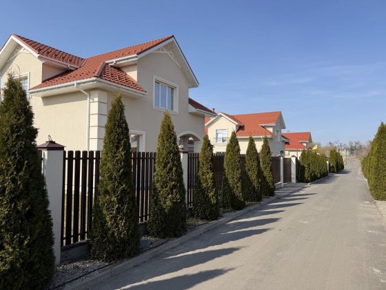 Будинок під Києвом в котеджному комплексі "Зарічний Гай" Счастливое