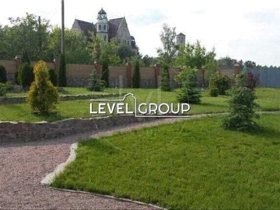 Будинок 303м.кв 28 соток Фастівський район  с. Хлепча Одеська траса