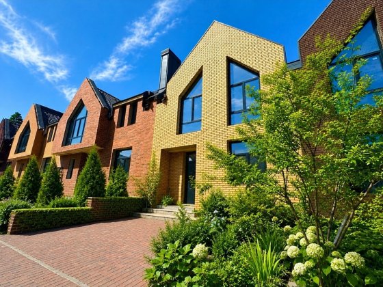 Продаж готового таунхаусу під єОселя без % Чайки
