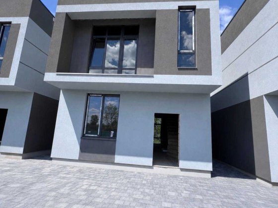 Двоповерховий будинок з ділянкою! Без комісії для покупця! Чайки