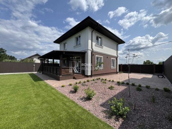 Продаж будинку з ремонтом Київська область Обухівський район Хотів 157м2, 5соток Хотов