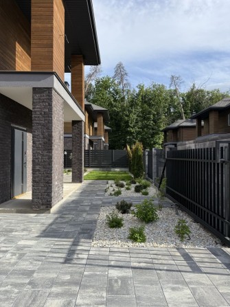 Продаж будинку 180 м2 з чистовою, Чайки, закрите КМ, цегляний, газ - фото 1