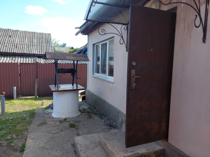 Продається частина житлового будинку з господарськими спорудами - фото 1