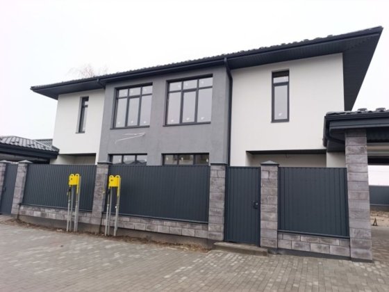 Просторий дуплекс преміум-класу 130 м² + тераса 14 м² на ділянці 3,82 сотки