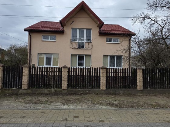 Продаж будинку м.Винники вул.Довбуша Винники