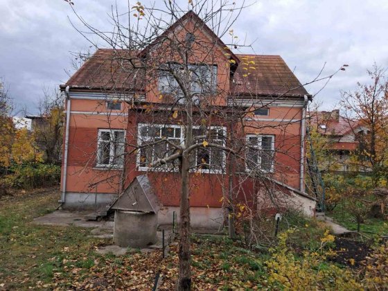 Продаж окремостоячого будинку, неподалік центру Винник Винники