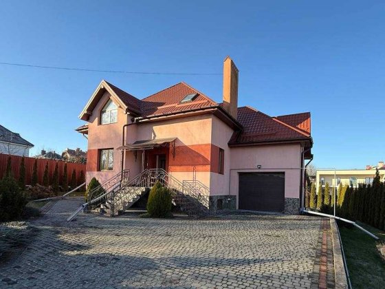 Окремостоячий будинок с. Сокільники Львівський район вул бічна Успенської, вул. М. Павлика Сокільники