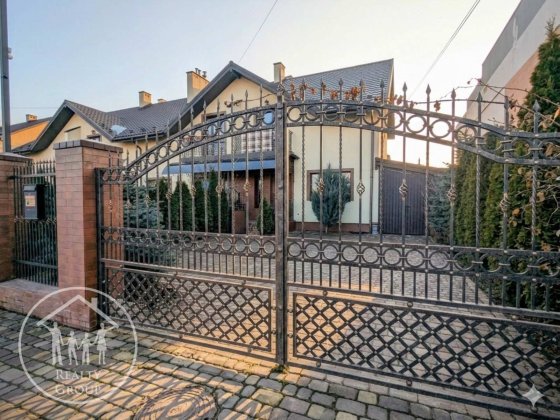 Продаж двоповерхового будинку котедж 11м2 з ремонтом Рудне