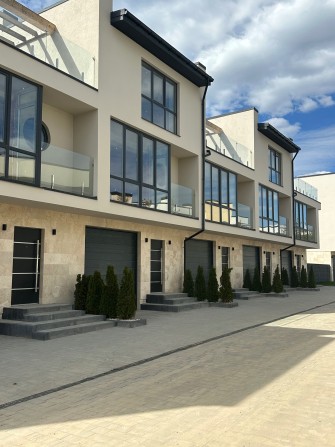Продаж готових таунхаусів у Сокільниках British Village поруч з КМ Рівєра - фото 1