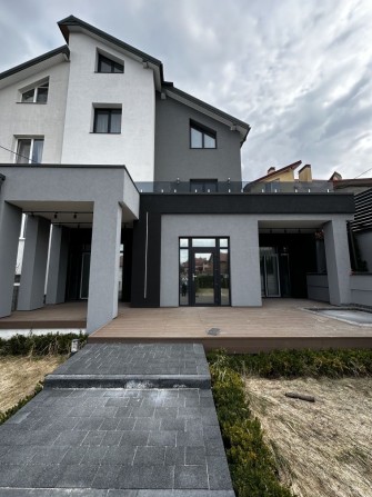 Будинок у Сокільниках з терасою і басейном - фото 1