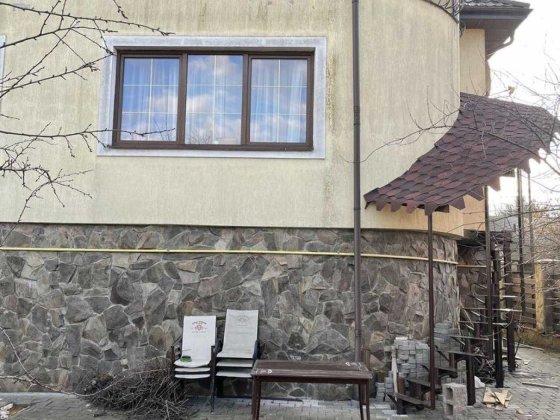 Продаж будинку біля Львова, Солонка Солонка