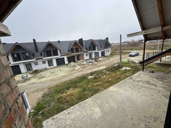 Продаж котеджу з газом та гаражем у м. Самбір на вул. Грушевського Самбір