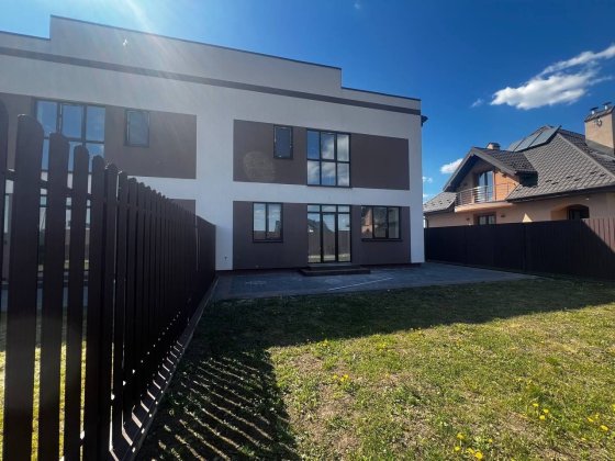 Продаж якісно збудованого котеджу смт.Рудно Зимняя Вода