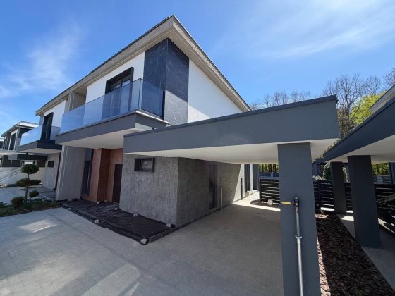 Продаж будинку 135 м2 4.5 сот, с. Конопниця, ліс, закрита територія Конопница