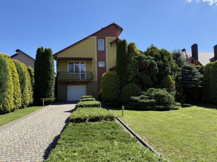 Продаж просторого будинку з ремонтом в Конопниці! - фото 1