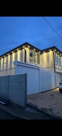 Новий будинок 165 м² у Червоному Хуторі: кухня-вітальня, гараж, тераса, газон, 4 спальні та 2 санвуз - фото 1